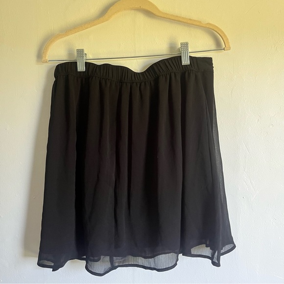 Old Navy Black Pleated Skirt—Size Small - Picture 2 of 3
